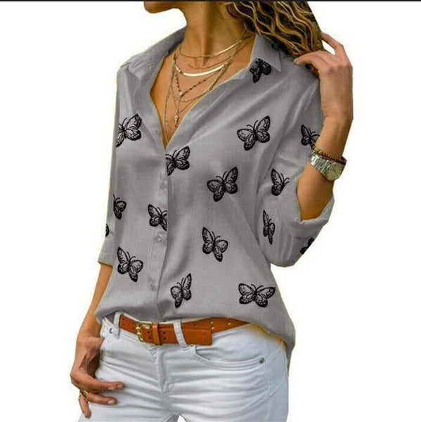 Neleia – Loose blouse with butterfly pattern