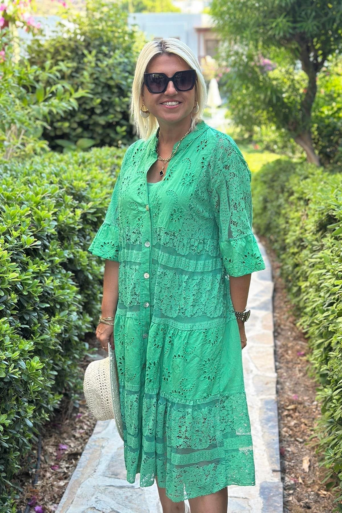 Mirelle – A Dress Without Restrictions with Fine Details