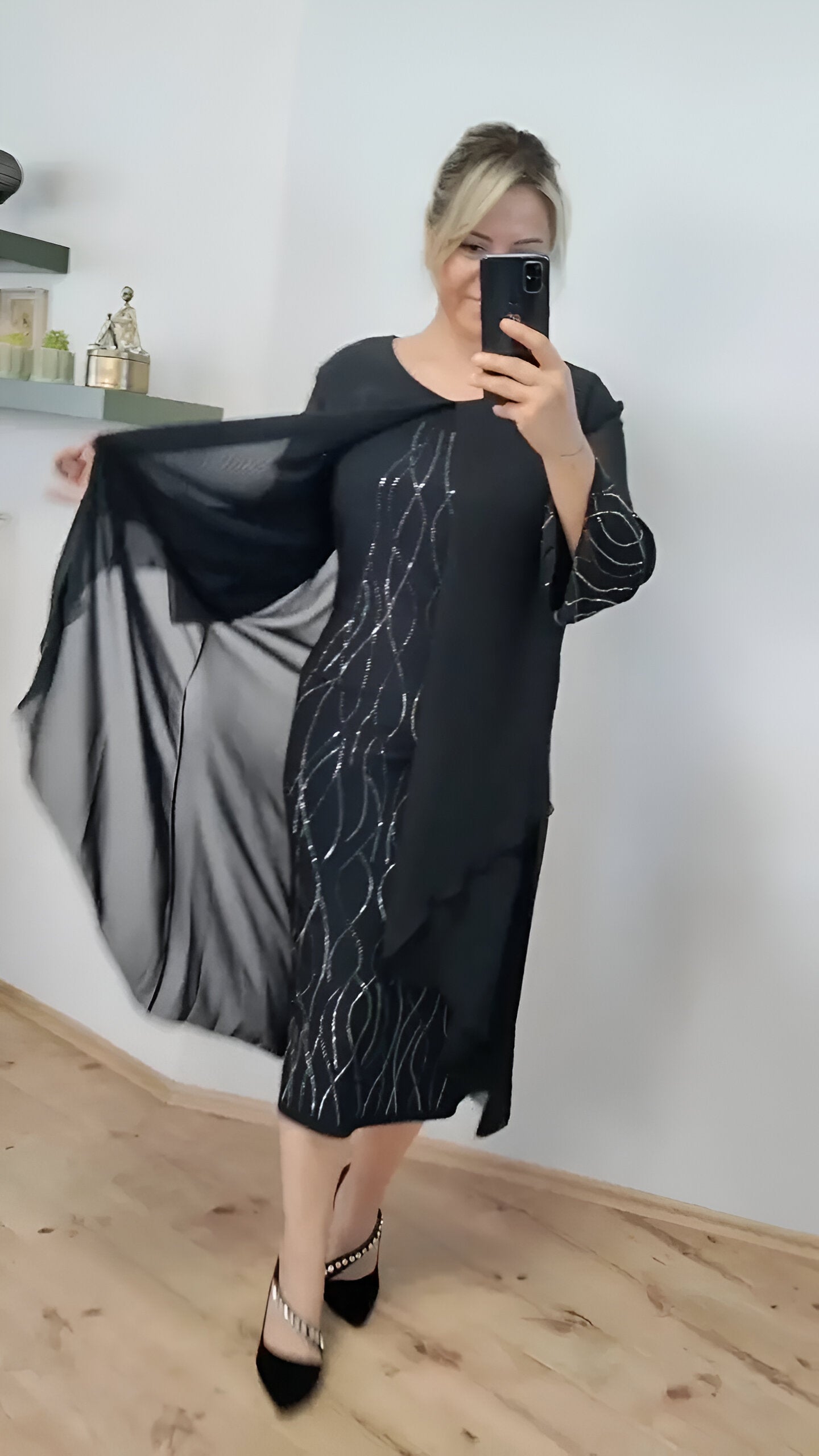 Claudia™ - Elegant flowing dress with layers