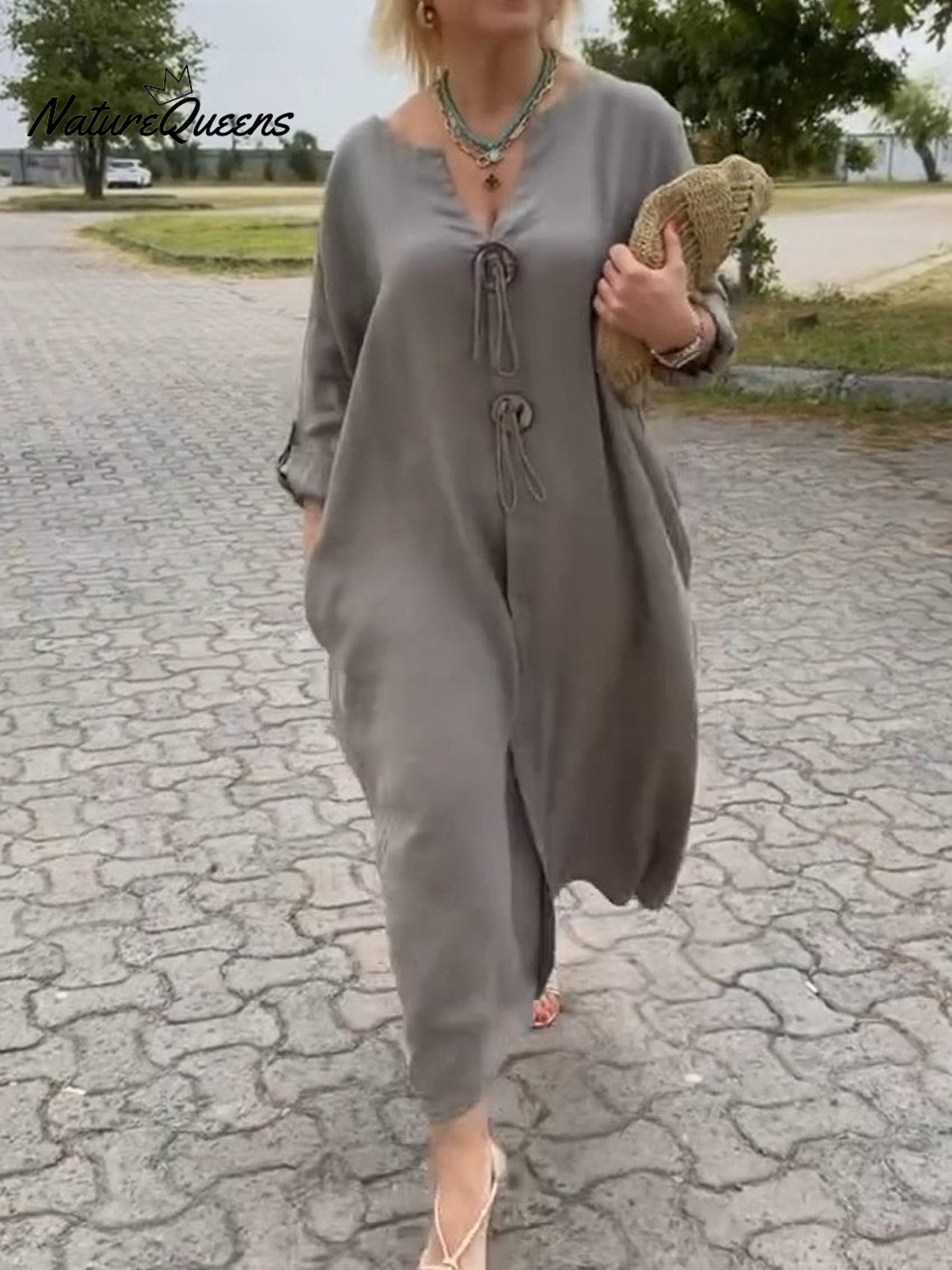 Noor – Long dress with wooden details and wide sleeves