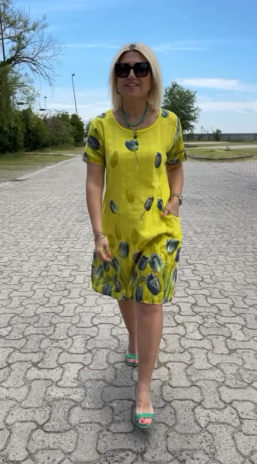 Neya™ - Vintage dress with a round neckline and stunning pattern