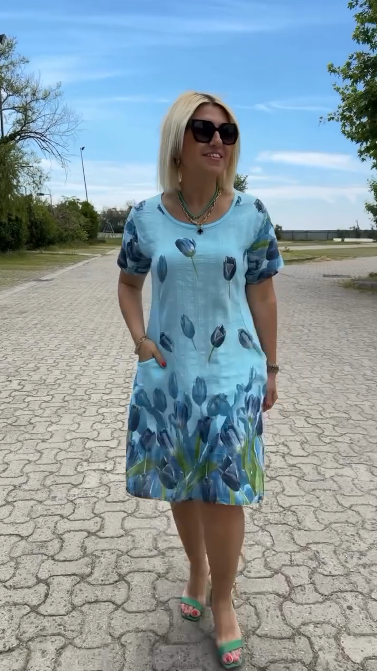 Neya™ - Vintage dress with a round neckline and stunning pattern