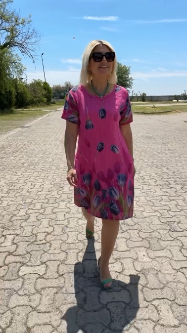 Neya™ - Vintage dress with a round neckline and stunning pattern