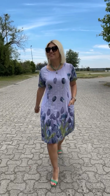 Neya™ - Vintage dress with a round neckline and stunning pattern