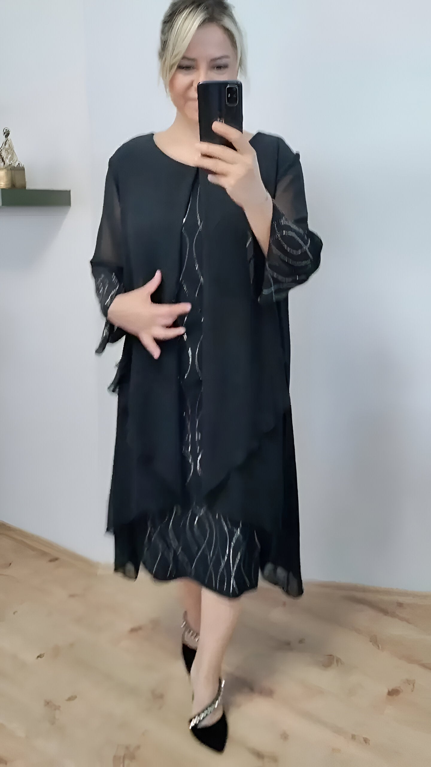 Claudia™ - Elegant flowing dress with layers