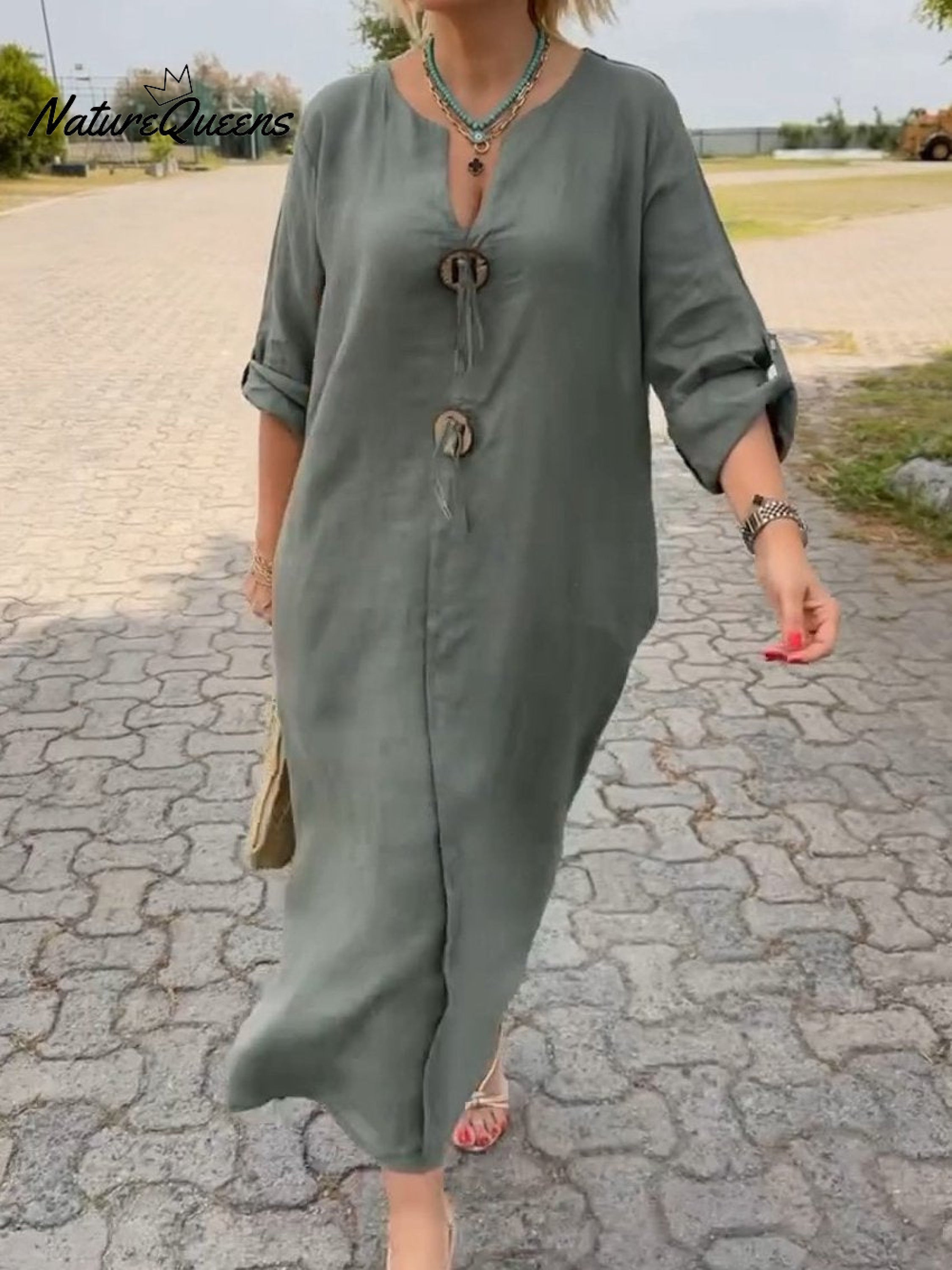 Noor – Long dress with wooden details and wide sleeves