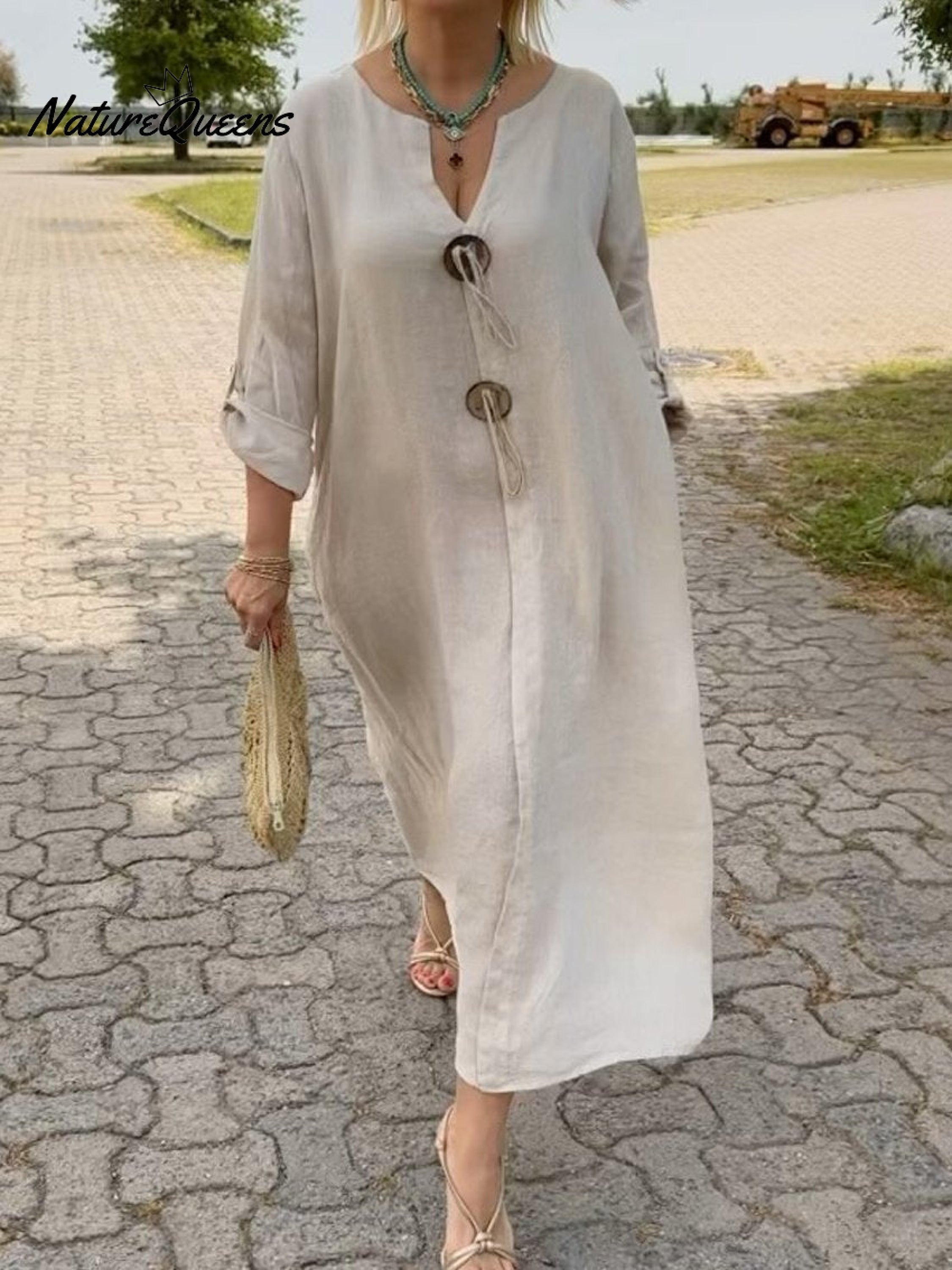 Noor – Long dress with wooden details and wide sleeves