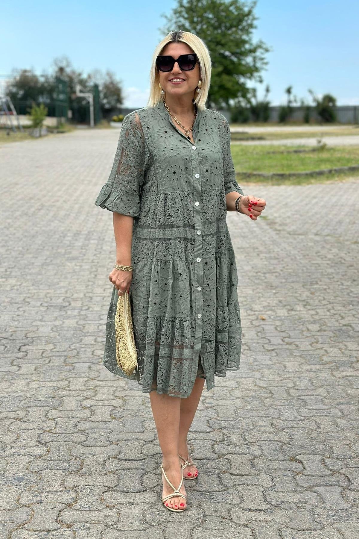 Mirelle – A Dress Without Restrictions with Fine Details