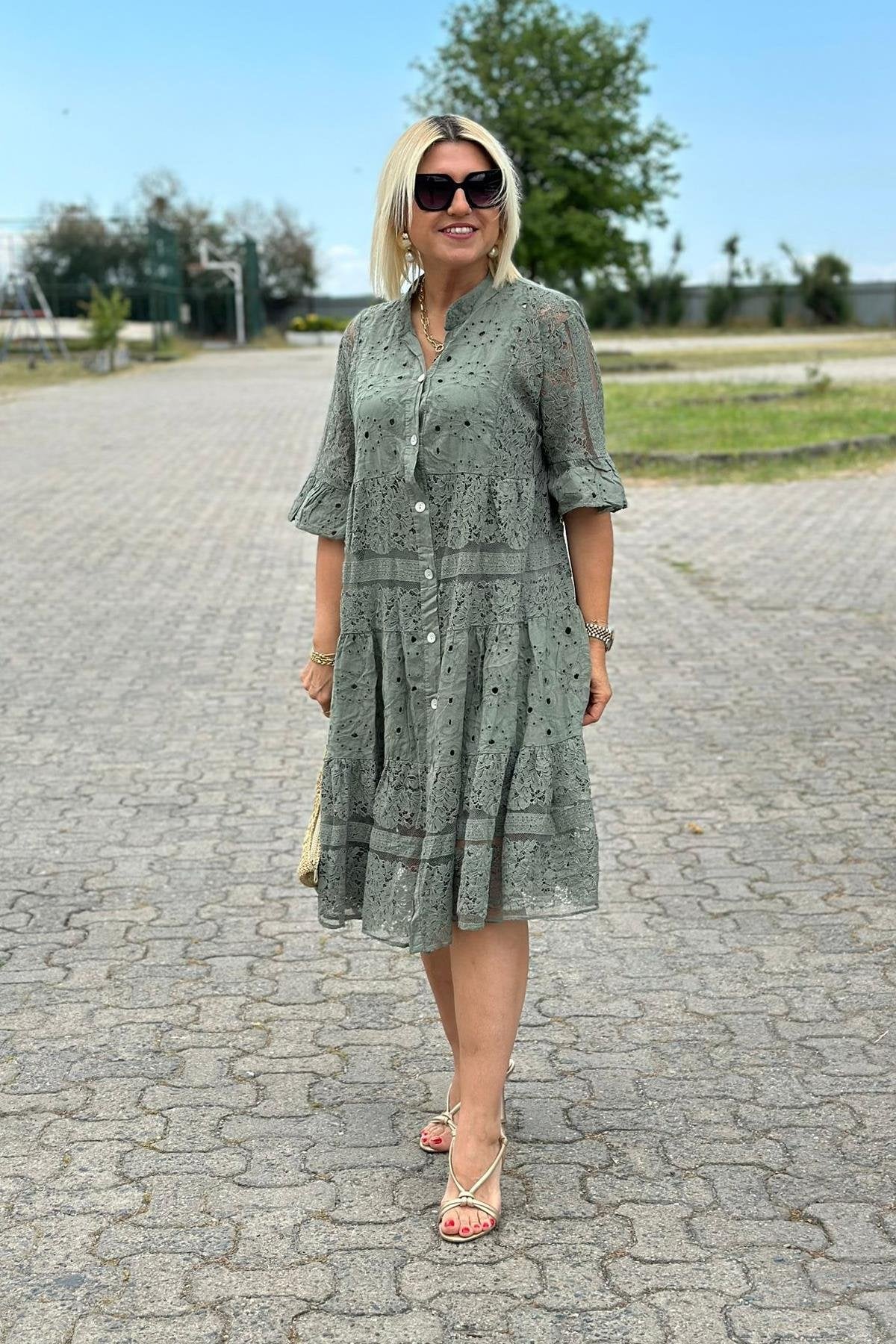 Mirelle – A Dress Without Restrictions with Fine Details
